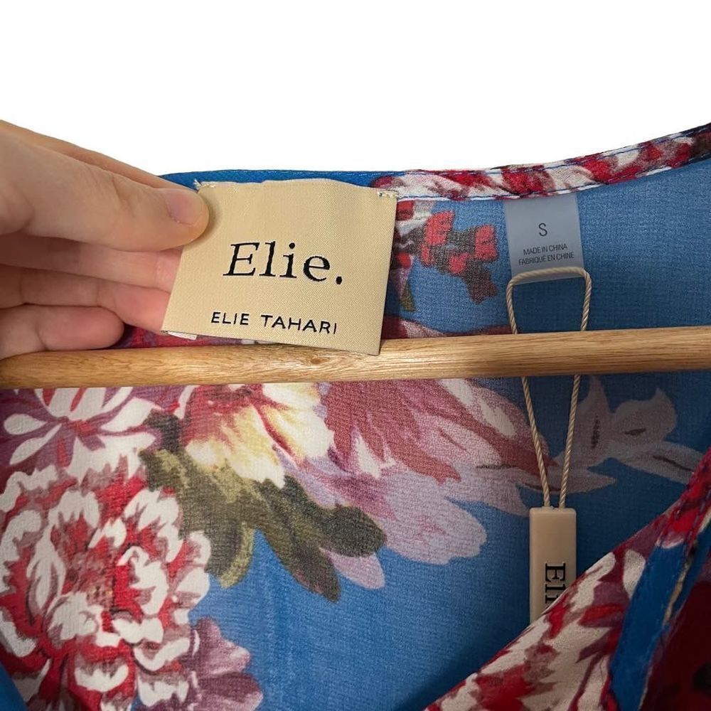 NWT Elie. Tahari Blue Spring Blossom Split Neck‎ Floral Printed Blouse Top S - Picture 4 of 9